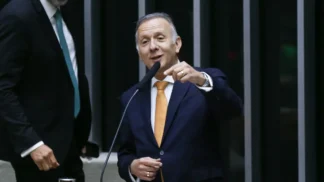 O deputado Aguinaldo Ribeiro (PP-PB) discursa na Câmara dos Deputados