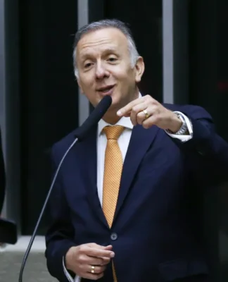 O deputado Aguinaldo Ribeiro (PP-PB) discursa na Câmara dos Deputados