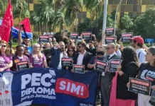 Jornalistas fazem ato contra censura e agressões na Câmara