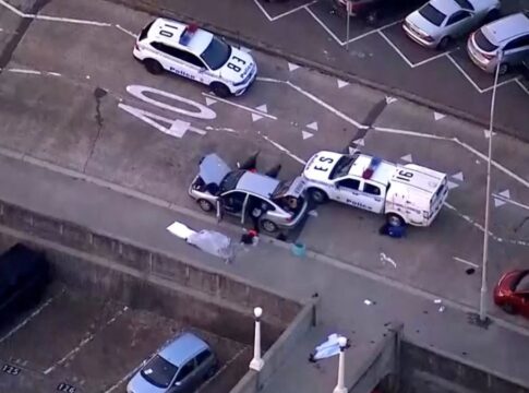 Atentado em praia na Austrália deixa 12 mortos; polícia prende suspeito