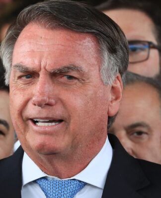 Bolsonaro volta para prisão na PF após exames