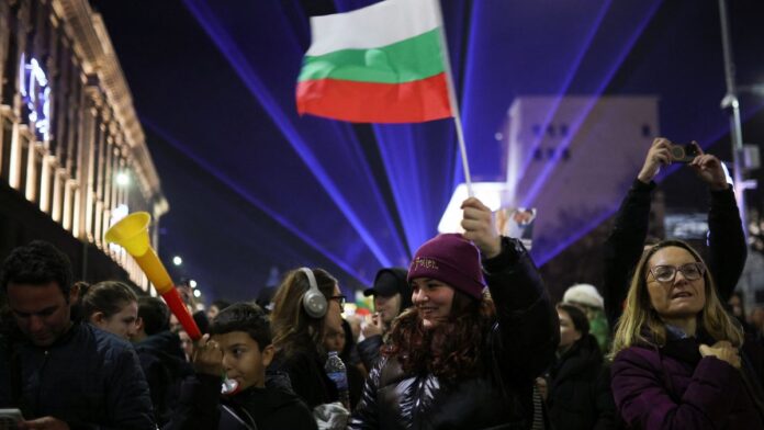 Geração Z derruba governo na Bulgária em protestos contra corrupção