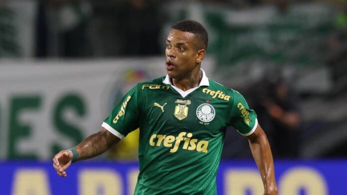 O jogador Caio Paulista em ação pelo Palmeiras