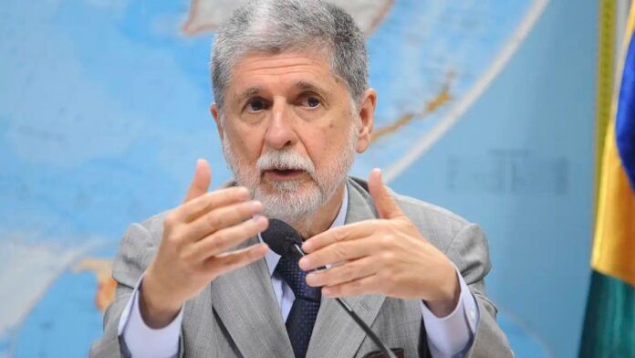 Irã não vai se submeter a grandes potências após morte de Khamenei, diz Celso Amorim