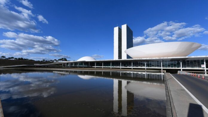 Comissão do Congresso aprova Orçamento de 2026, texto vai a plenário