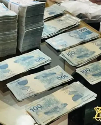 Dinheiro apreendido pela Polícia Federal como parte da Operação Galho Fraco