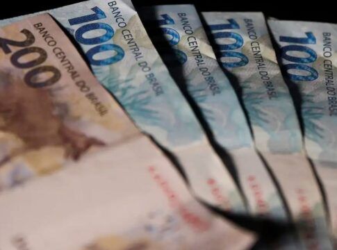 Governo reajusta salário mínimo para R$ 1.621 a partir de hoje