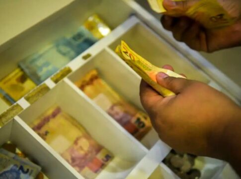 Caixa começa a pagar saldo do FGTS retido pelo saque-aniversário