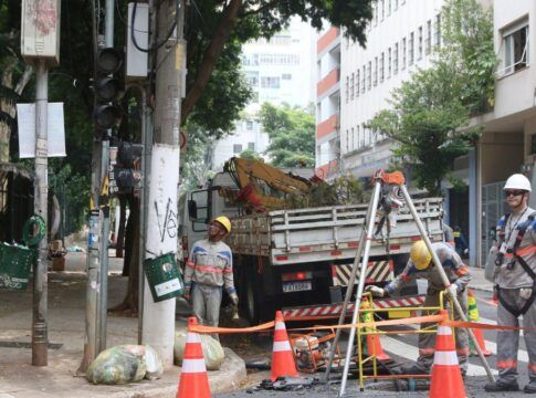 Grande SP ainda está com 1,2 milhão de imóveis sem luz devido a vendaval devastador