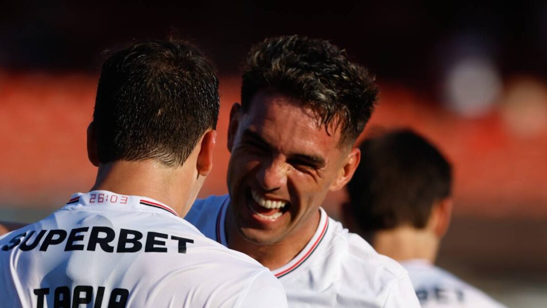 Os jogadores Enzo Díaz e Gonzalo Tapia, do São Paulo