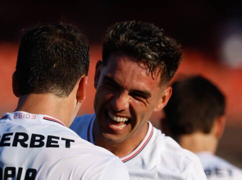 Os jogadores Enzo Díaz e Gonzalo Tapia, do São Paulo
