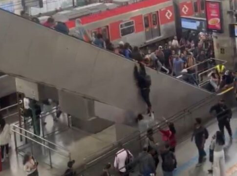 Acidente em escada rolante da Estação Brás deixa mais de dez feridos em SP; veja o vídeo