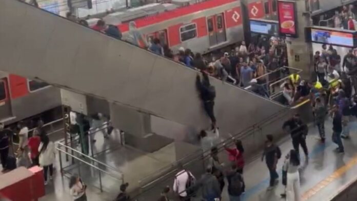 Acidente em escada rolante da Estação Brás deixa mais de dez feridos em SP; veja o vídeo