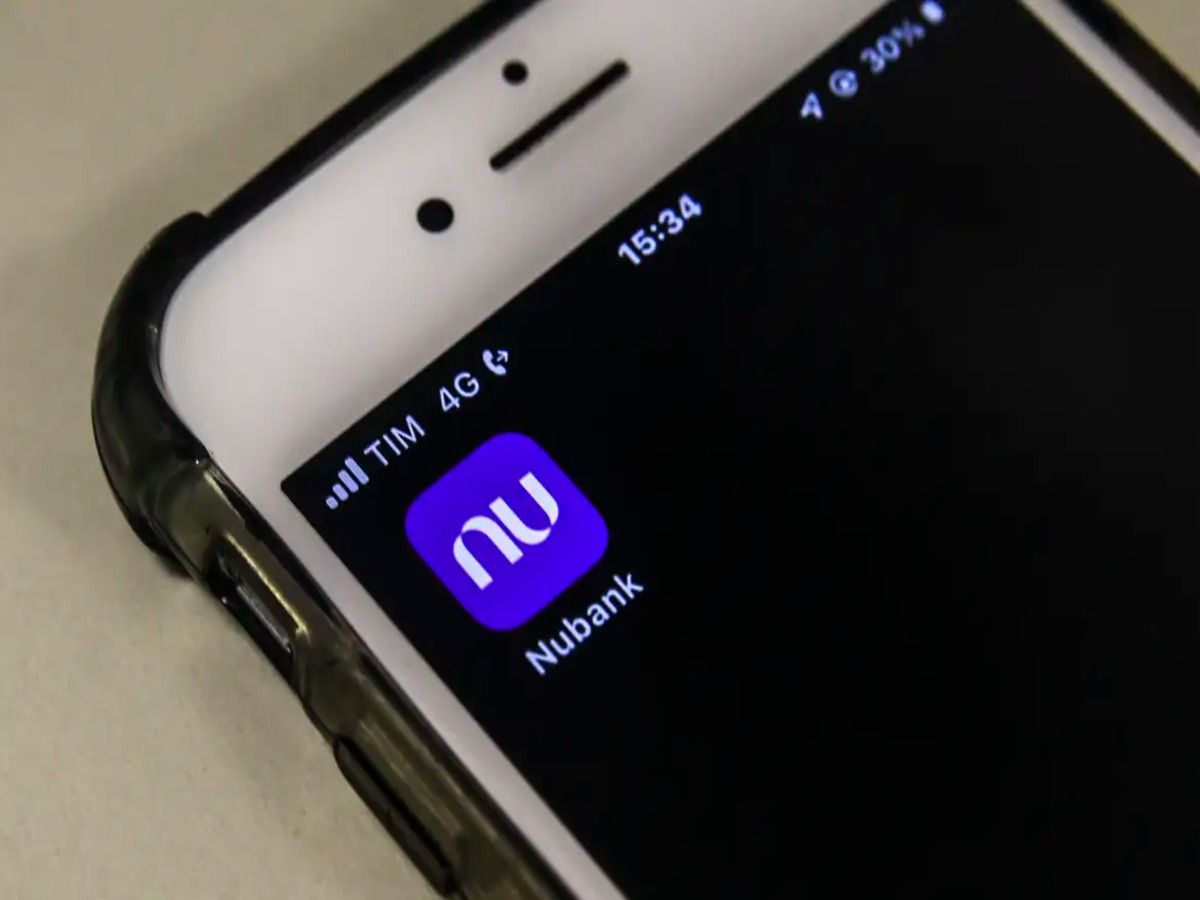Aplicativo do banco nubank em um celular
