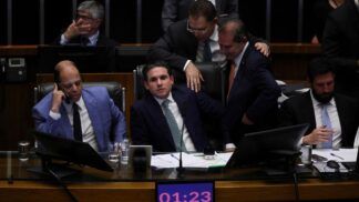 Relator do PL da Dosimetria, o deputado Paulinho da Força conversa com o presidente da casa Hugo Motta