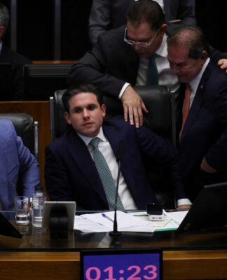 Relator do PL da Dosimetria, o deputado Paulinho da Força conversa com o presidente da casa Hugo Motta