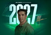 Abel Ferreira aparece à frente de fundo verde, com o número 2027