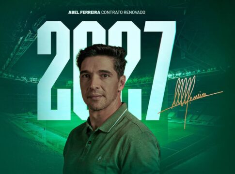 Abel Ferreira aparece à frente de fundo verde, com o número 2027