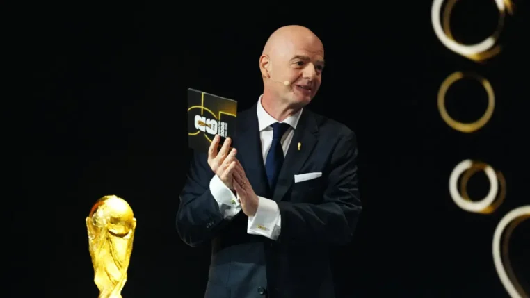 Gianni Infantino, presidente da FIFA, no sorteio da Copa do Mundo 2026