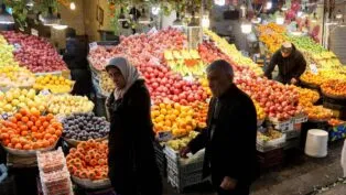 Um mercado no Irã durante a crise econômica enfrentada pelo país