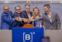 Empresários e o ministro dos Transportes batem o martelo no leilão realizado na B3