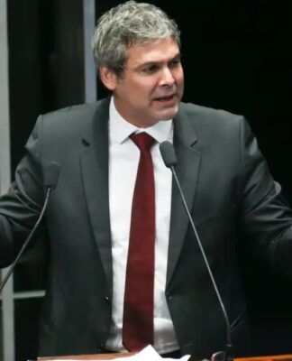 Lindbergh aciona STF após Câmara manter mandato de Zambelli