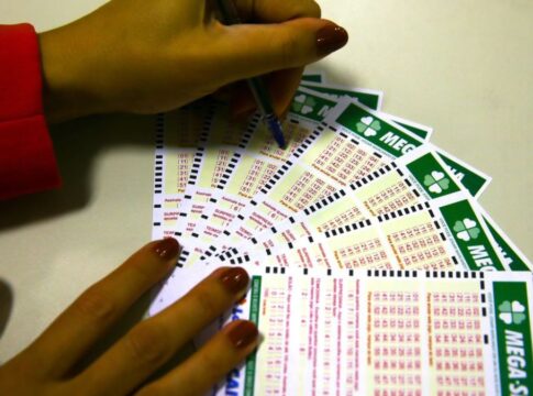 Mega-Sena acumula novamente e prêmio principal vai para R$ 62 milhões