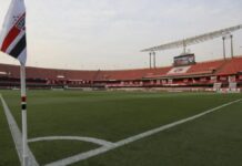 Esta é uma foto em plano aberto do gramado do Estádio Cícero Pompeu de Toledo, popularmente conhecido como Morumbi, a casa do São Paulo Futebol Clube (SPFC), com o nome comercial atual de Morumbis.