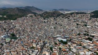 imagem de drone do complexo da Penha, no Rio de Janeiro