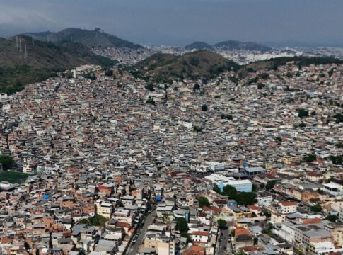 imagem de drone do complexo da Penha, no Rio de Janeiro