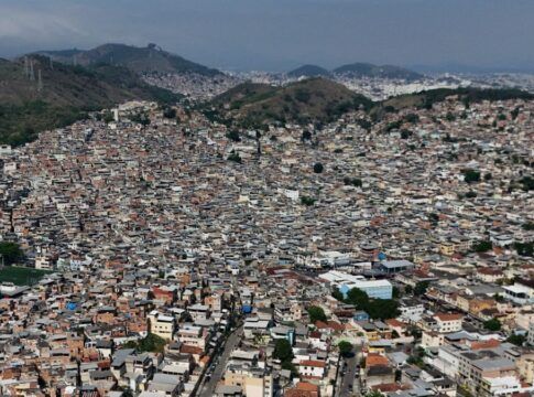 imagem de drone do complexo da Penha, no Rio de Janeiro