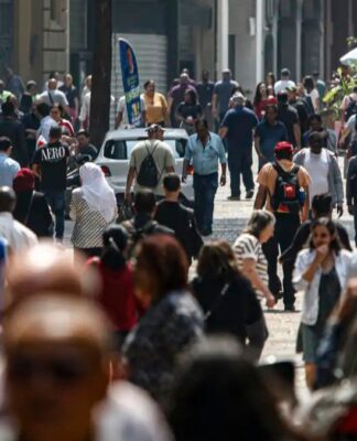 Mais de 8,6 milhões deixam pobreza; Brasil tem melhor nível desde 2012, afirma IBGE