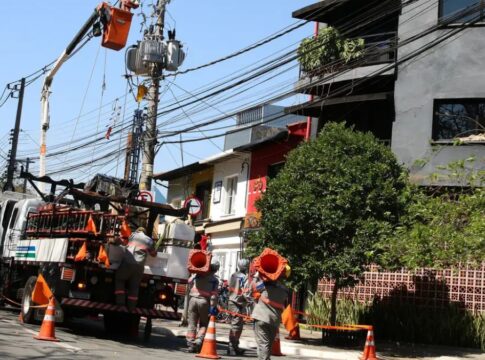 Enel promete normalizar energia na Grande SP até domingo