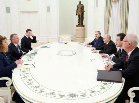 Kremlin diz que Rússia e EUA fazem progresso nas negociações de paz sobre a Ucrânia