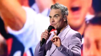 Robbie Williams, cantor britânico, em apresentação no sorteio da Copa do Mundo 2026