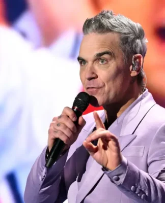 Robbie Williams, cantor britânico, em apresentação no sorteio da Copa do Mundo 2026
