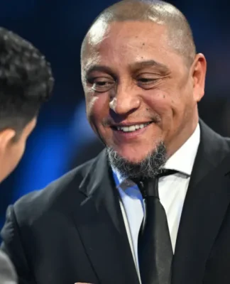 Scaloni traz a taça, e Roberto Carlos deseja sorte a Ancelotti