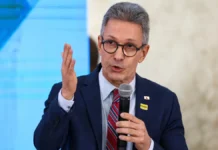 Romeu Zema, governador de Minas Gerais (Novo), discursa