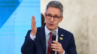 Romeu Zema, governador de Minas Gerais (Novo), discursa