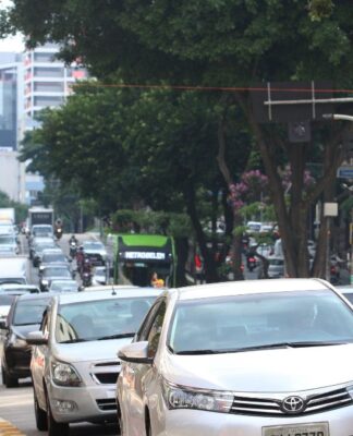 Mais de 150 semáforos continuam apagados em São Paulo por falta de energia