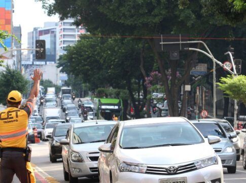 Mais de 150 semáforos continuam apagados em São Paulo por falta de energia