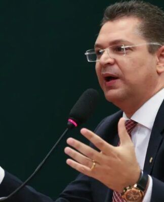 Quem é Sóstenes Cavalcante, deputado federal líder do PL e alvo de operação da PF