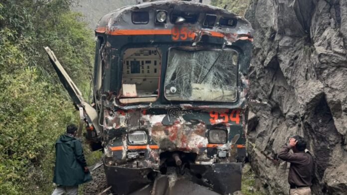 Acidente frontal de trens no Peru mata maquinista e fere dezenas de pessoas
