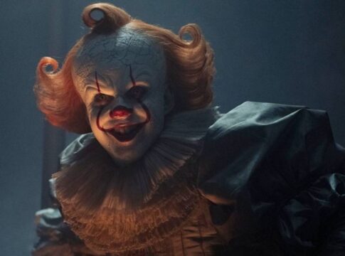 Em imagem, mostra It: A Coisa, rindo