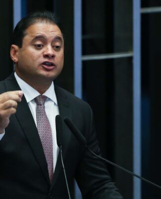 Quem é Weverton Rocha, senador maranhense alvo de operação da PF contra fraudes no INSS