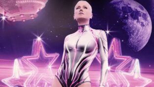 Imagem mostra Xuxa anunciando seu último show