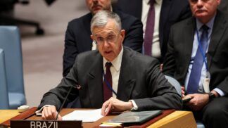 O embaixador do Brasil na ONU, Sérgio França Danese, discursa durante reunião do Conselho de Segurança sobre a captura do presidente da Venezuela, Nicolás Maduro