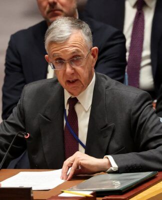 O embaixador do Brasil na ONU, Sérgio França Danese, discursa durante reunião do Conselho de Segurança sobre a captura do presidente da Venezuela, Nicolás Maduro