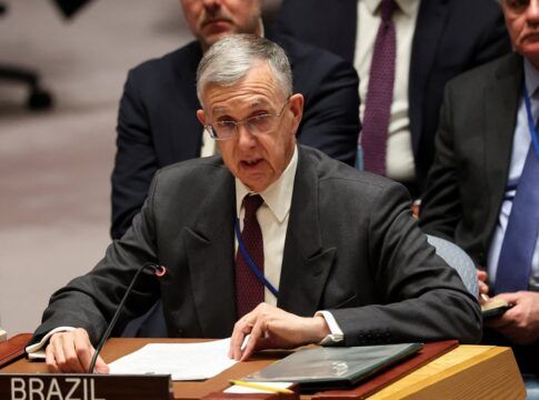 O embaixador do Brasil na ONU, Sérgio França Danese, discursa durante reunião do Conselho de Segurança sobre a captura do presidente da Venezuela, Nicolás Maduro