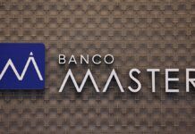Logotipo do Banco Master é exibido em prédio da instituição em São Paulo